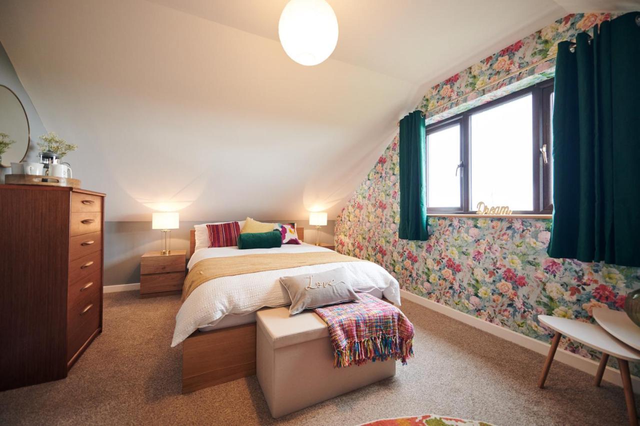 Maes Y Mel- A Couples, Pet Friendly, Rural Romantic Getaway With Countryside Views Gellywen Exterior foto